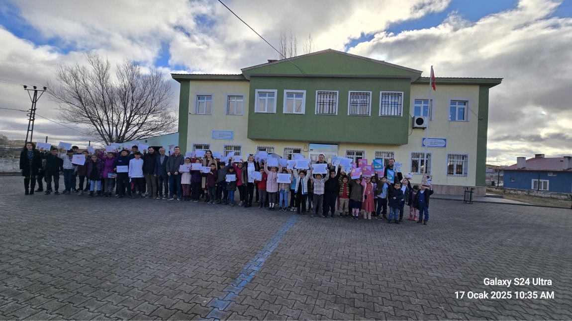 Abdülkadir Koç İlk ve Ortaokulunda Karne Heyecanı