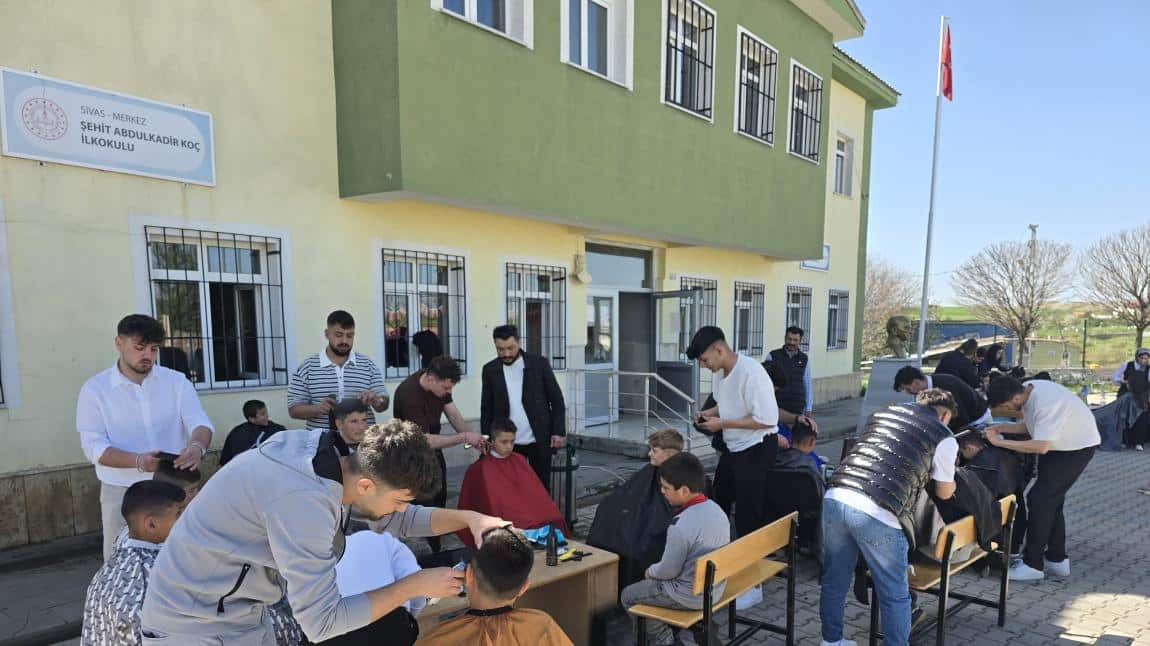 Sivas MESEM'den Okulumuza Ziyaret: Öğrencilere Saç Bakım Hizmeti